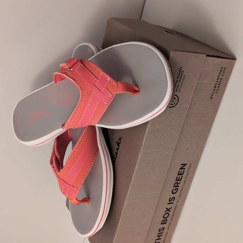 Clarks Cloudsteppers Breeze Sea Bright Coral Thong Sandals. Size 8. NEW